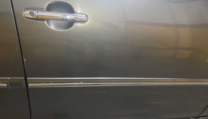 2012 Toyota Innova 2.5 VX 7 STR, Diesel, Manual, 97,355 km, Driver-side door - Minor scratches