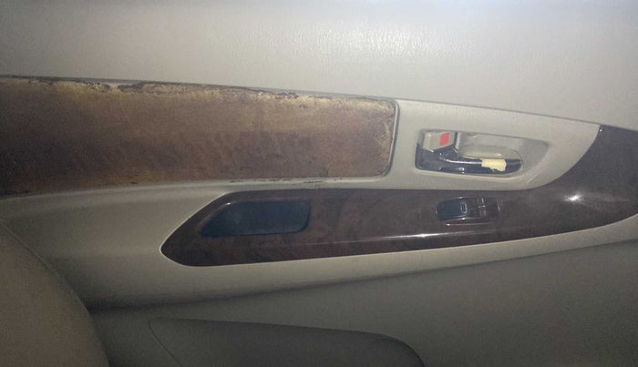2012 Toyota Innova 2.5 VX 7 STR, Diesel, Manual, 97,355 km, Left rear window switch / handle - Minor damage
