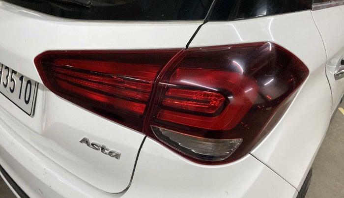 2019 Hyundai Elite i20 ASTA (O) CVT, Petrol, Automatic, 39,839 km, Right tail light - Minor scratches