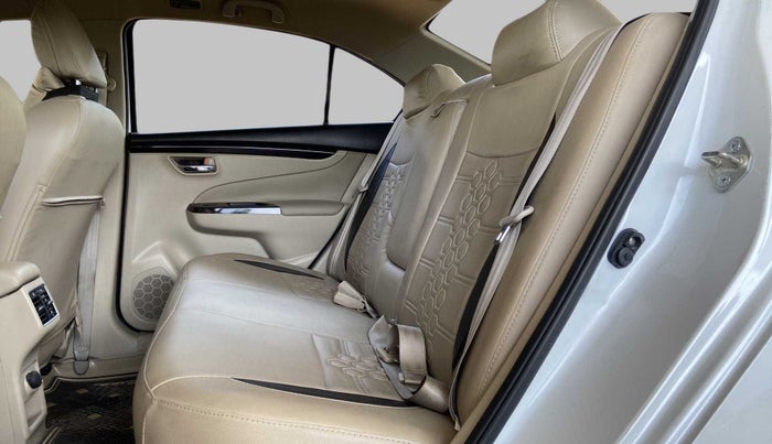 2016 Maruti Ciaz ZXI, Petrol, Manual, 32,378 km, Right Side Rear Door Cabin