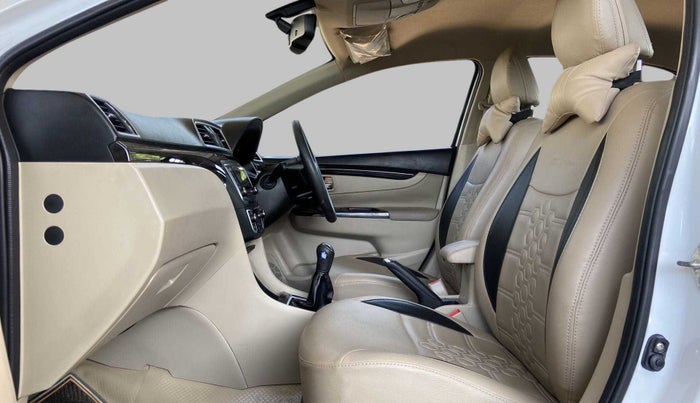 2016 Maruti Ciaz ZXI, Petrol, Manual, 32,378 km, Right Side Front Door Cabin