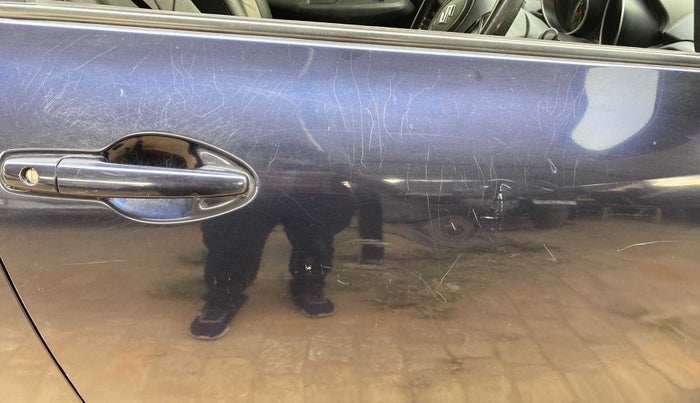 2019 Maruti Swift VXI, Petrol, Manual, 40,535 km, Driver-side door - Minor scratches