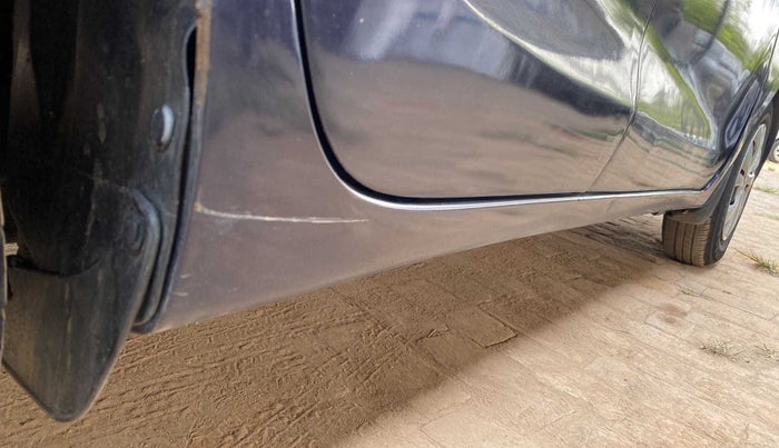 2019 Maruti Swift VXI, Petrol, Manual, 40,535 km, Right running board - Minor scratches
