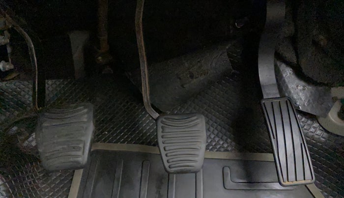 2016 Mahindra Kuv100 K8 D 6 STR, Diesel, Manual, 71,779 km, Pedals