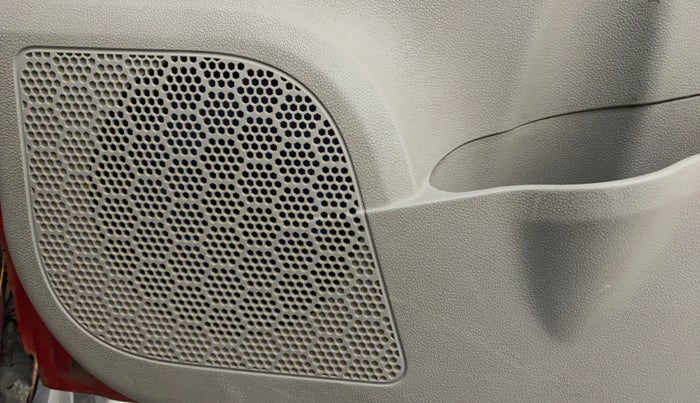 2016 Mahindra Kuv100 K8 D 6 STR, Diesel, Manual, 71,779 km, Speaker