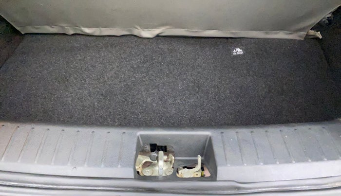 2016 Mahindra Kuv100 K8 D 6 STR, Diesel, Manual, 71,779 km, Boot Inside