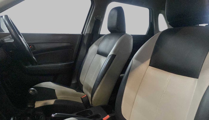 2020 Maruti Vitara Brezza LXI, Petrol, Manual, 89,758 km, Right Side Front Door Cabin