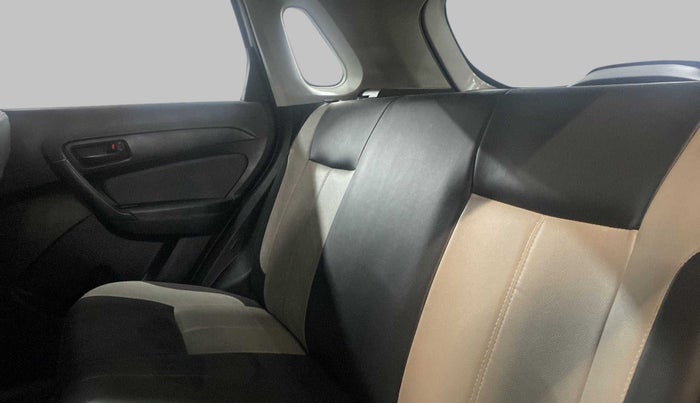 2020 Maruti Vitara Brezza LXI, Petrol, Manual, 89,758 km, Right Side Rear Door Cabin