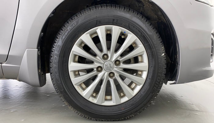 2015 Maruti Ciaz ZXI, Petrol, Manual, 59,993 km, Right Front Wheel