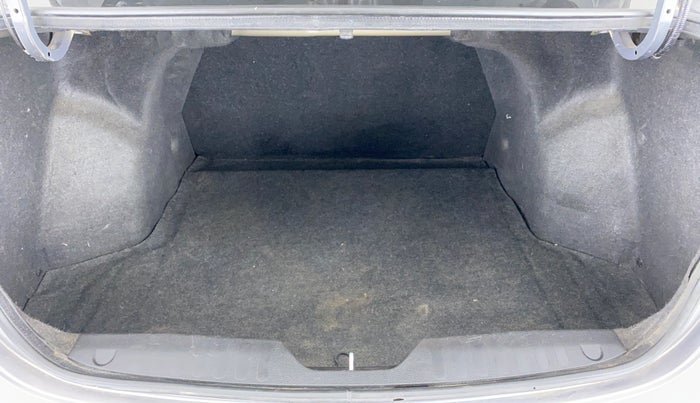 2015 Maruti Ciaz ZXI, Petrol, Manual, 59,993 km, Boot Inside