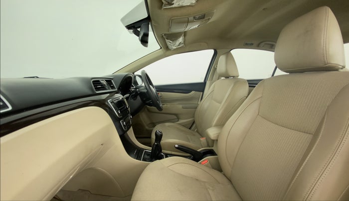 2015 Maruti Ciaz ZXI, Petrol, Manual, 59,993 km, Right Side Front Door Cabin