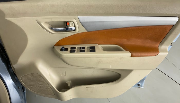 2014 Maruti Ertiga VXI, Petrol, Manual, 30,839 km, Driver Side Door Panels Control