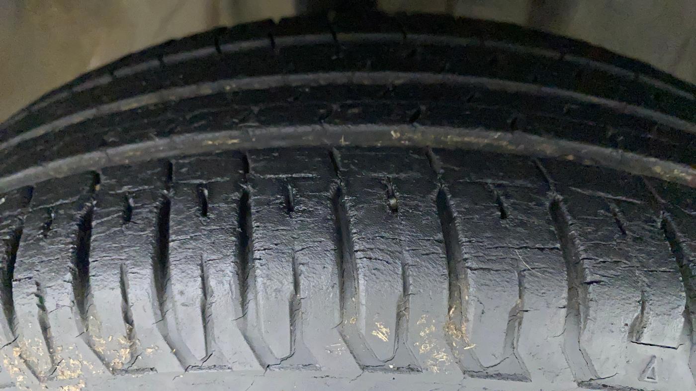 2015 Datsun Go Plus T, Petrol, Manual, 30,191 km, Right Front Tyre Tread