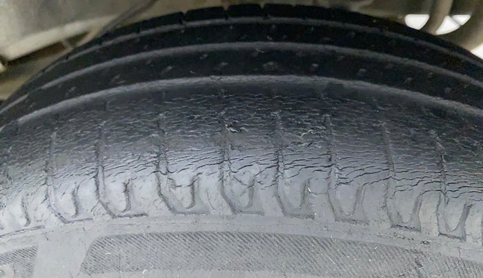 2015 Datsun Go Plus T, Petrol, Manual, 30,191 km, Left Rear Tyre Tread