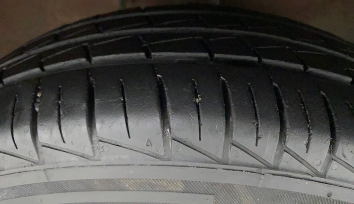 2015 Maruti Alto 800 LXI, Petrol, Manual, 61,197 km, Right Front Tyre Tread