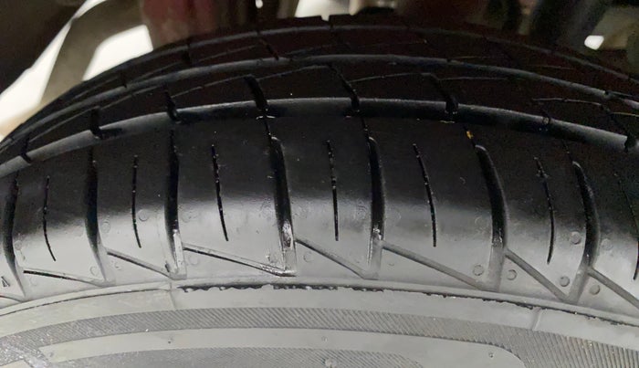 2015 Maruti Alto 800 LXI, Petrol, Manual, 61,197 km, Right Rear Tyre Tread