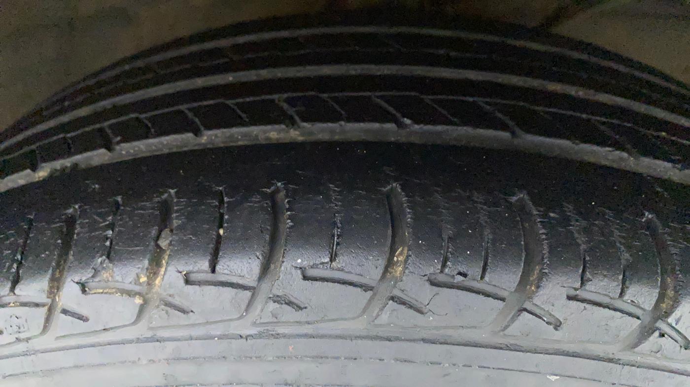 2017 Maruti Baleno DELTA PETROL 1.2, Petrol, Manual, 57,272 km, Right Front Tyre Tread