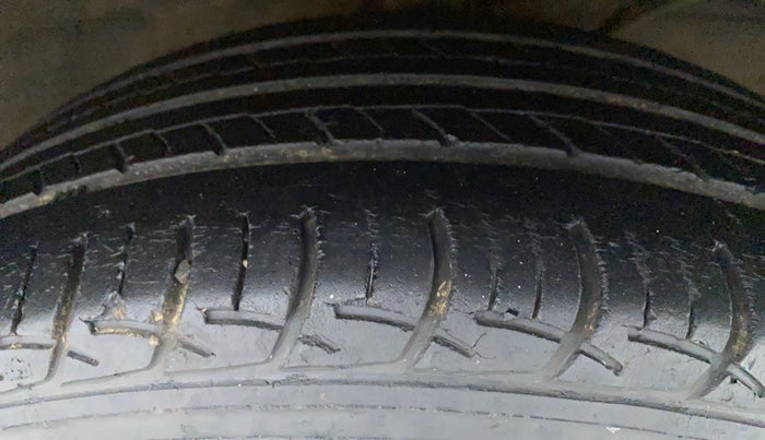 2017 Maruti Baleno DELTA PETROL 1.2, Petrol, Manual, 57,272 km, Right Front Tyre Tread