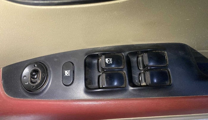 2013 Hyundai i10 MAGNA 1.2, Petrol, Manual, 49,356 km, Right front window switch / handle - Child Lock not working for windows