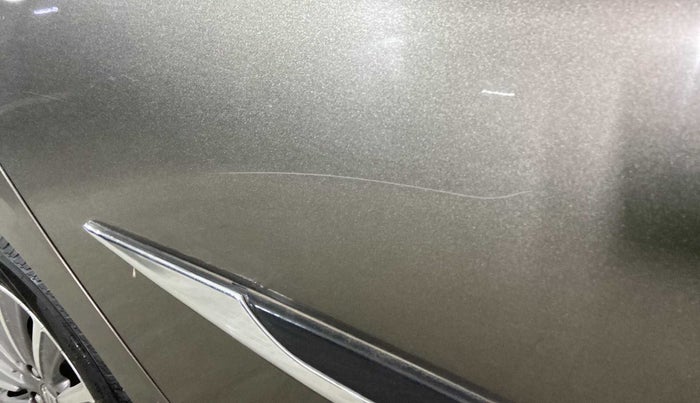 2018 Maruti Ciaz ALPHA 1.5 SHVS PETROL, Petrol, Manual, 54,477 km, Right rear door - Minor scratches