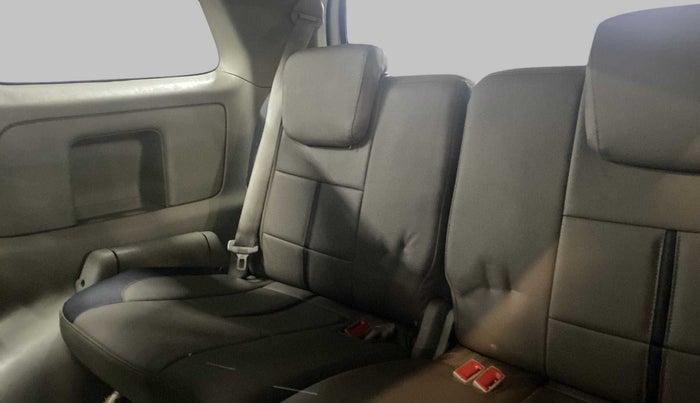 2012 Toyota Innova 2.5 VX 7 STR, Diesel, Manual, 80,838 km, Third Seat Row ( optional )