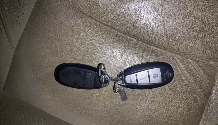 2019 Maruti Ciaz ALPHA  AT 1.5 SHVS PETROL, Petrol, Automatic, 29,473 km, Lock system - Keyless sensor not working