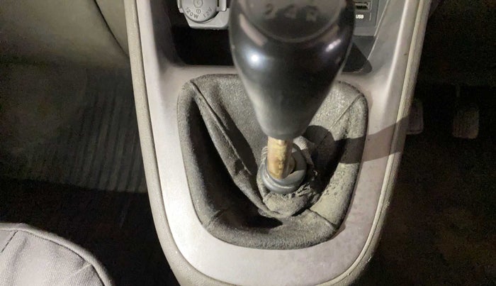 2012 Hyundai i10 SPORTZ 1.2, Petrol, Manual, 64,266 km, Gear lever - Boot cover slightly torn