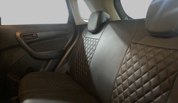 2020 Maruti Vitara Brezza VXI, Petrol, Manual, 40,528 km, Right Side Rear Door Cabin