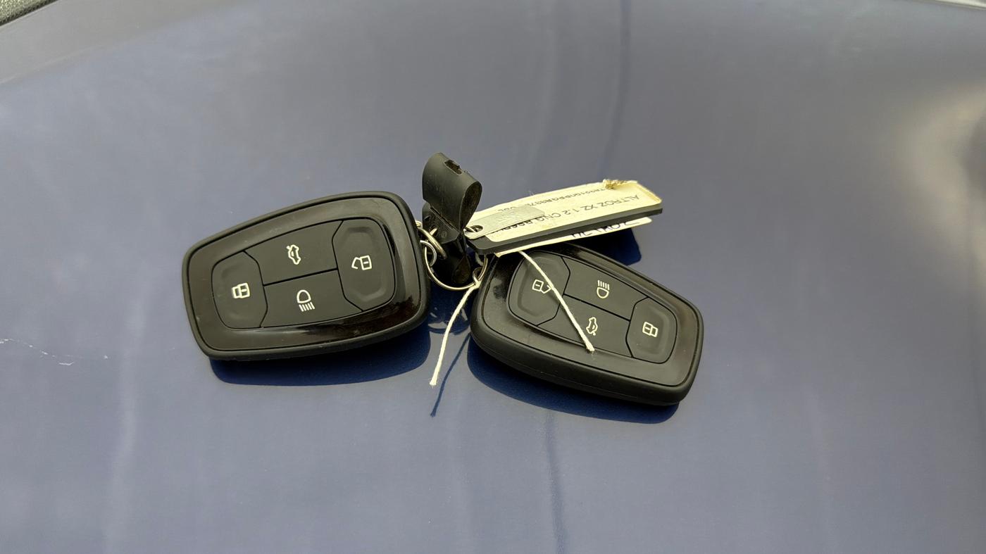 2023 Tata ALTROZ XZ CNG, CNG, Manual, 56,900 km, Key Close Up