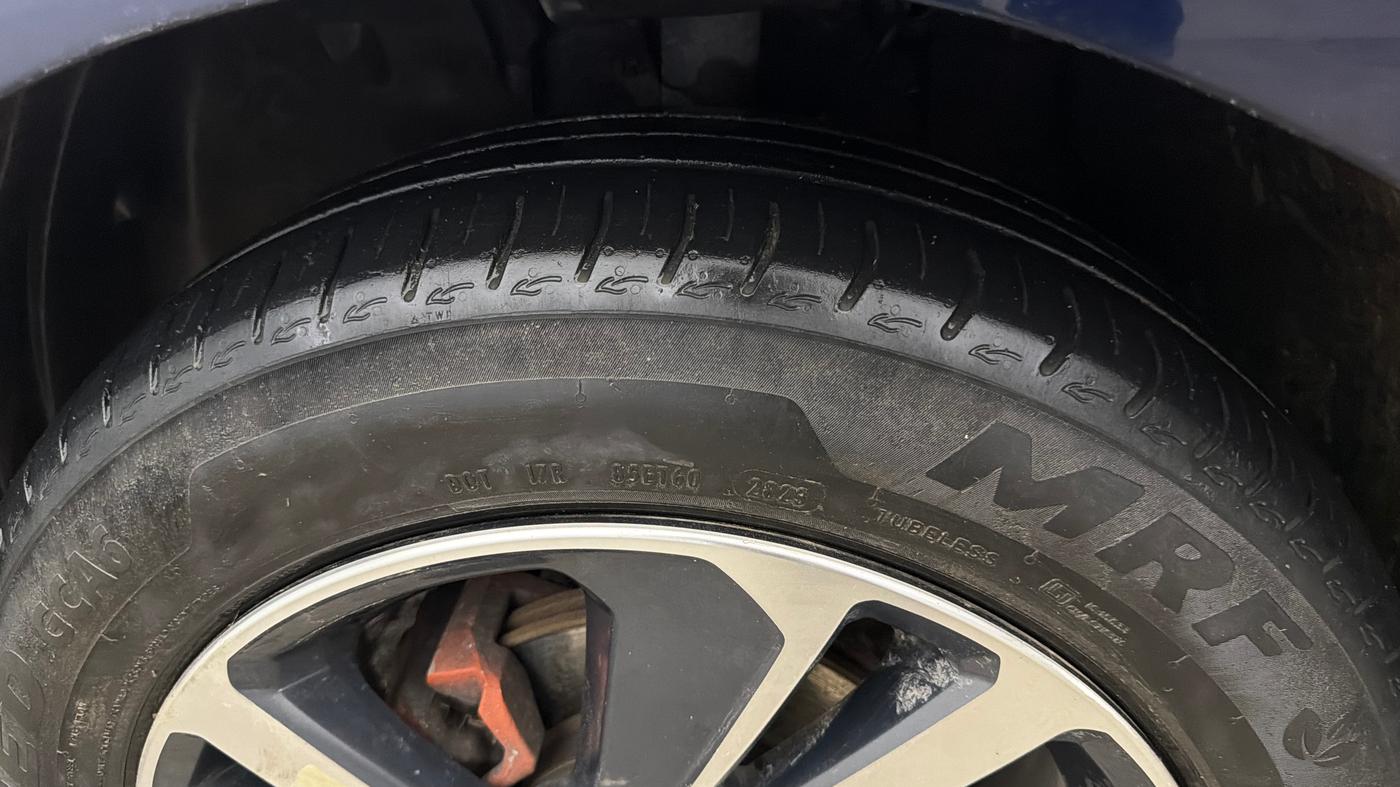 2023 Tata ALTROZ XZ CNG, CNG, Manual, 56,900 km, Left Front Tyre Tread