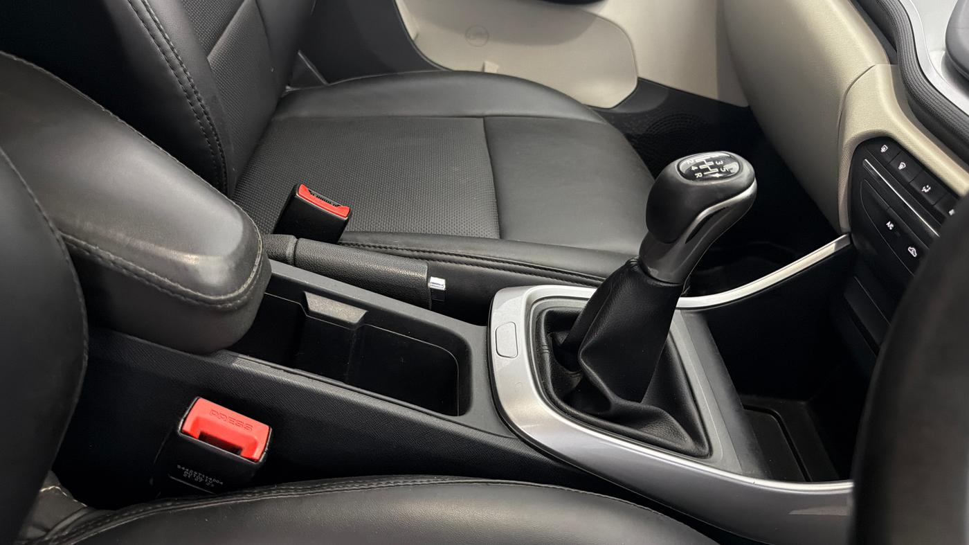 2023 Tata ALTROZ XZ CNG, CNG, Manual, 56,900 km, Gear Lever