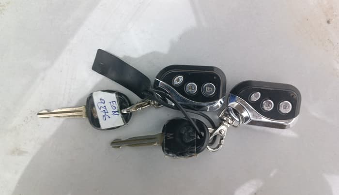 2013 Hyundai Eon ERA +, Petrol, Manual, 38,084 km, Key Close Up