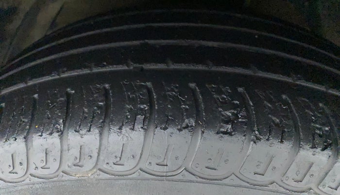 2014 Mahindra XUV500 W8, Diesel, Manual, 86,735 km, Left Front Tyre Tread