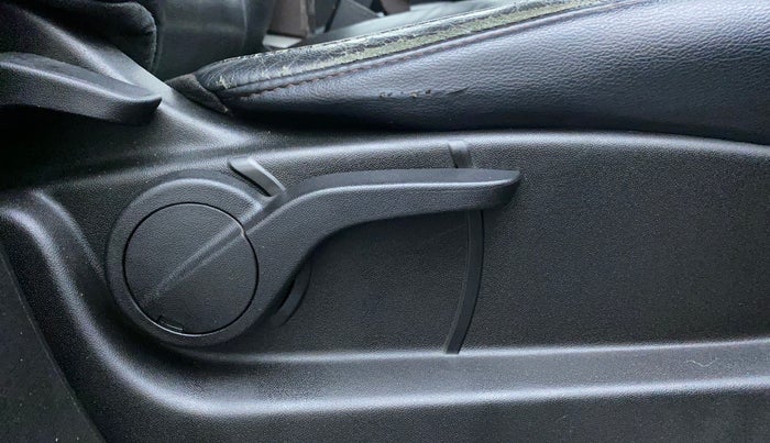 2014 Mahindra XUV500 W8, Diesel, Manual, 86,735 km, Driver Side Adjustment Panel