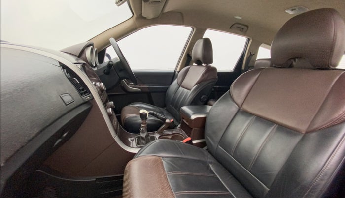 2014 Mahindra XUV500 W8, Diesel, Manual, 86,735 km, Right Side Front Door Cabin