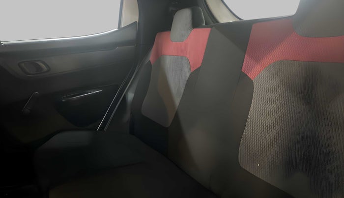 2017 Renault Kwid RXT 1.0 AMT (O), Petrol, Automatic, 35,582 km, Right Side Rear Door Cabin