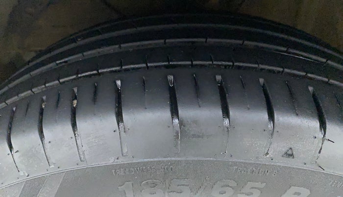 2022 Maruti Dzire ZXI CNG, CNG, Manual, 22,396 km, Left Front Tyre Tread