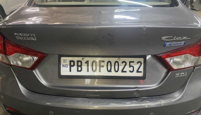 2016 Maruti Ciaz ZDI SHVS, Diesel, Manual, 64,998 km, Dicky (Boot door) - Slightly dented