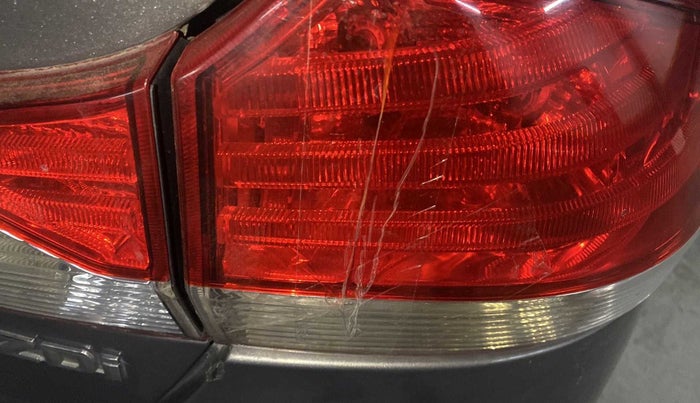 2016 Maruti Ciaz ZDI SHVS, Diesel, Manual, 64,998 km, Right tail light - Minor damage