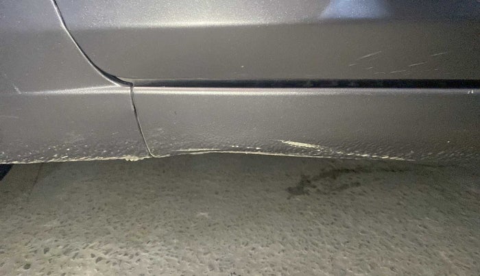 2016 Maruti Ciaz ZDI SHVS, Diesel, Manual, 64,998 km, Left running board - Minor scratches