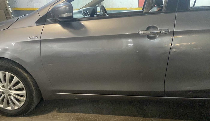2016 Maruti Ciaz ZDI SHVS, Diesel, Manual, 64,998 km, Front passenger door - Slightly dented