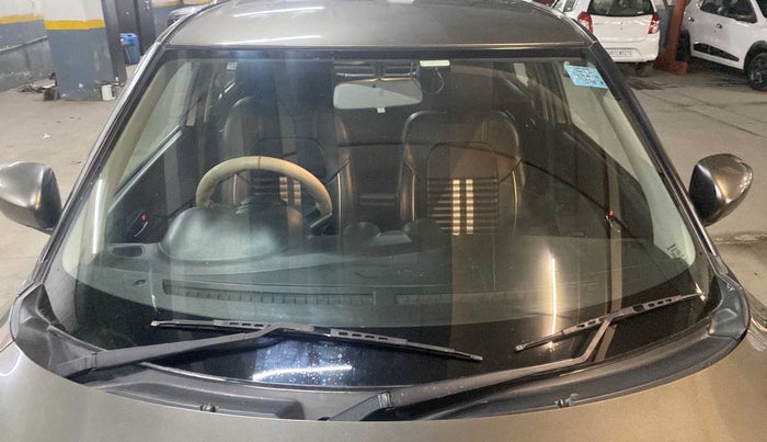 2019 Maruti Swift VXI, Petrol, Manual, 39,548 km, Front windshield - Minor spot on windshield