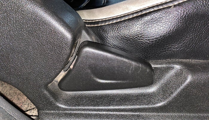 2021 Renault Kwid RXL, Petrol, Manual, 58,858 km, Driver Side Adjustment Panel