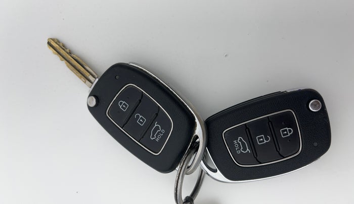 2019 Hyundai Creta E PLUS 1.6 PETROL, Petrol, Manual, 49,220 km, Key Close Up