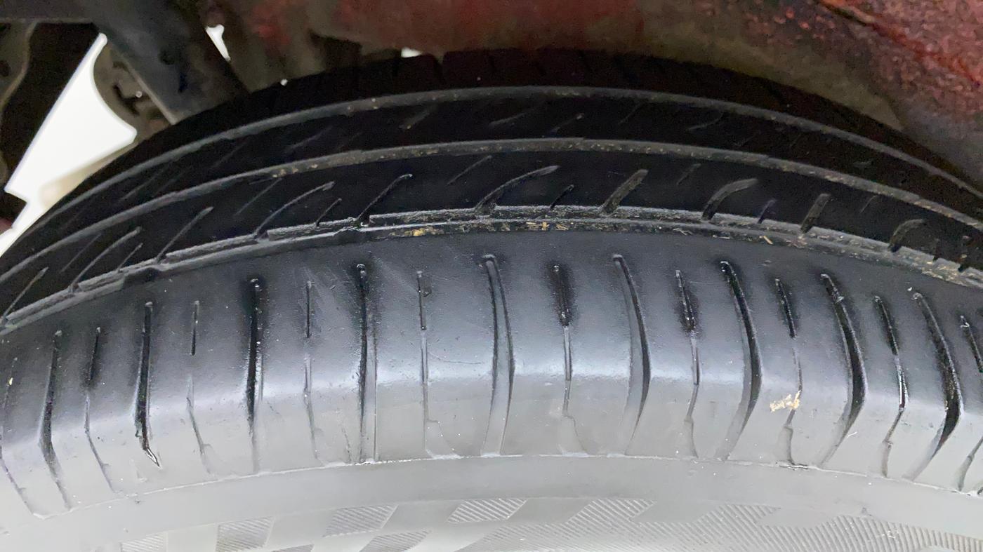 2016 Maruti Wagon R 1.0 VXI, Petrol, Manual, 58,708 km, Right Rear Tyre Tread