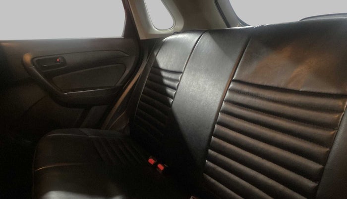 2020 Maruti Vitara Brezza LXI, Petrol, Manual, 29,502 km, Right Side Rear Door Cabin