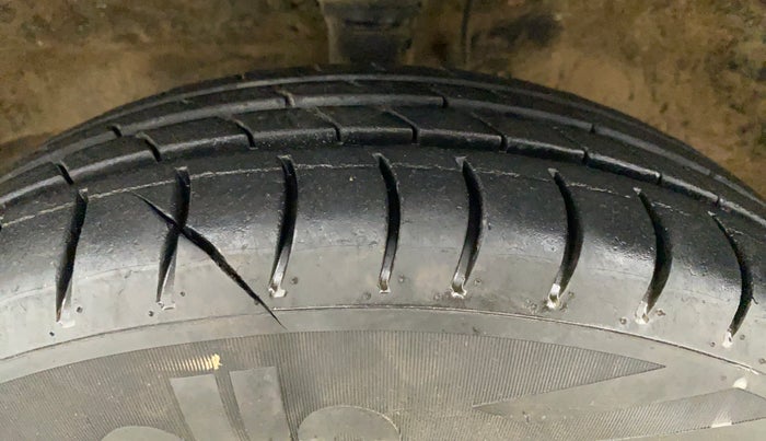 2014 Maruti Wagon R 1.0 LXI, Petrol, Manual, 78,125 km, Left Front Tyre Tread