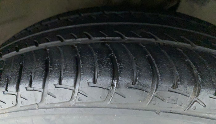 2019 Maruti New Wagon-R VXI (O) 1.0 AMT , Petrol, Automatic, 57,734 km, Right Front Tyre Tread