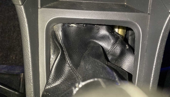 2016 Maruti Vitara Brezza ZDI PLUS, Diesel, Manual, 92,380 km, Gear lever - Boot cover slightly torn
