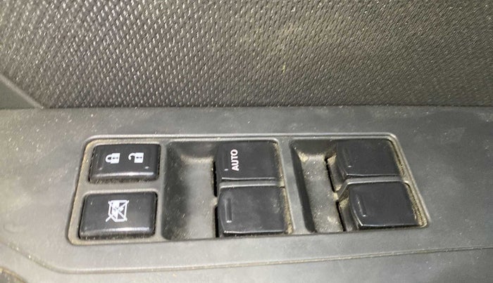 2016 Maruti Vitara Brezza ZDI PLUS, Diesel, Manual, 92,380 km, Right front window switch / handle - Switch/handle not functional